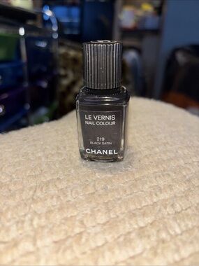 Chanel Le Vernis Nail Colour 219 Black Satin.  13ml.  New!